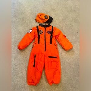 Like new American astronaut custom with matching hat size 5-6 kids orange color